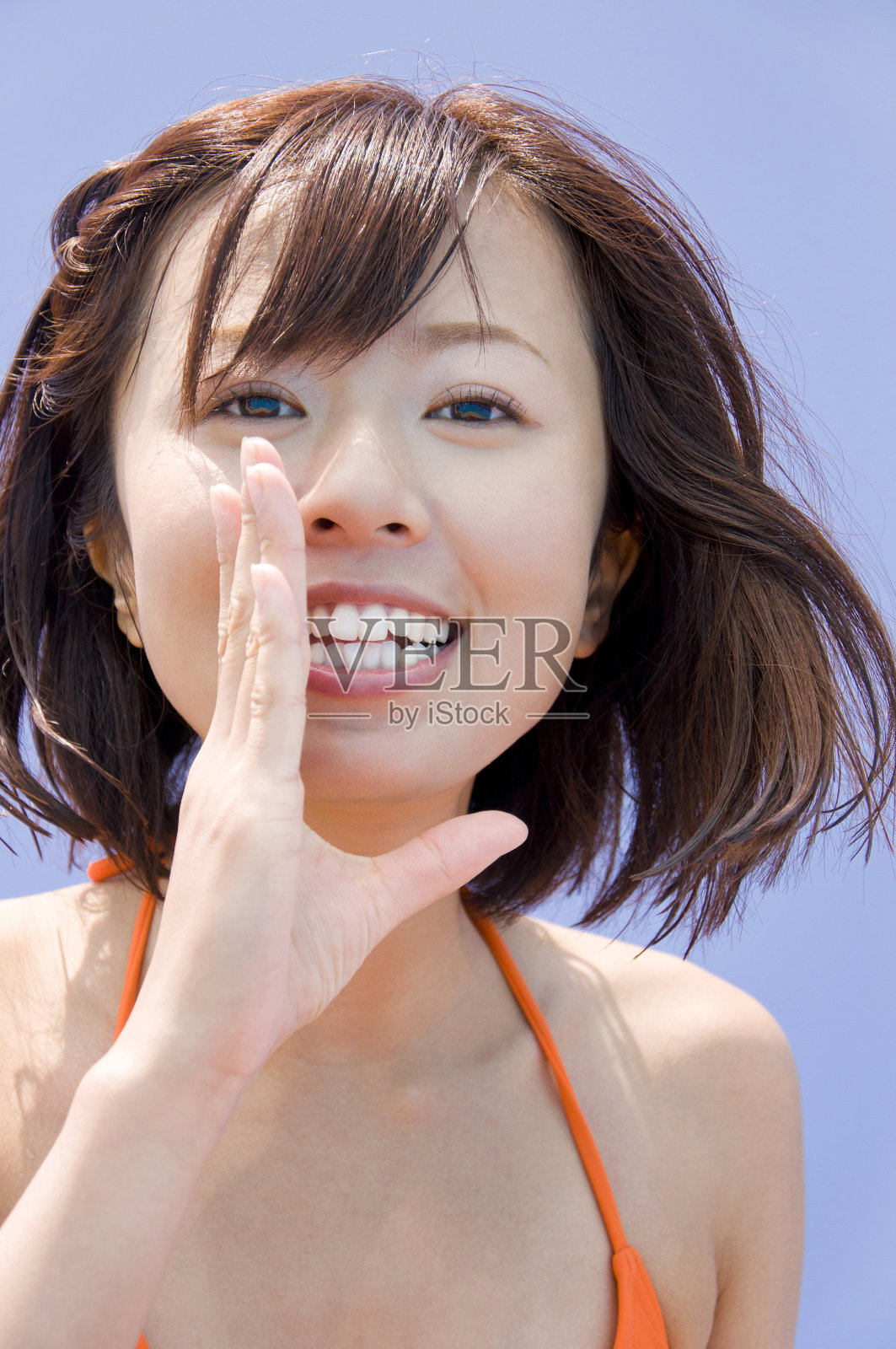 泳装女郎小声说了些什么照片摄影图片