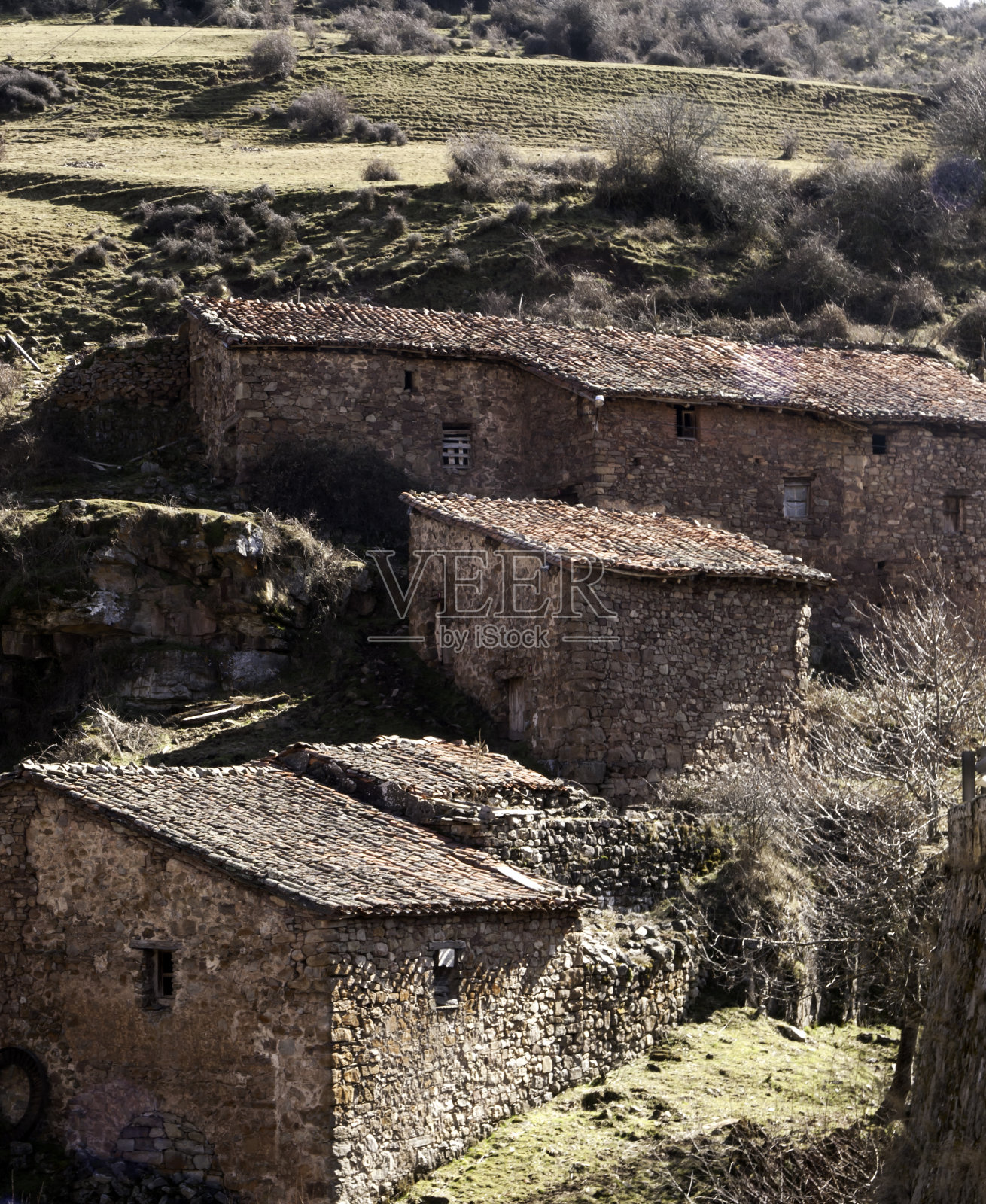 房子在山上照片摄影图片