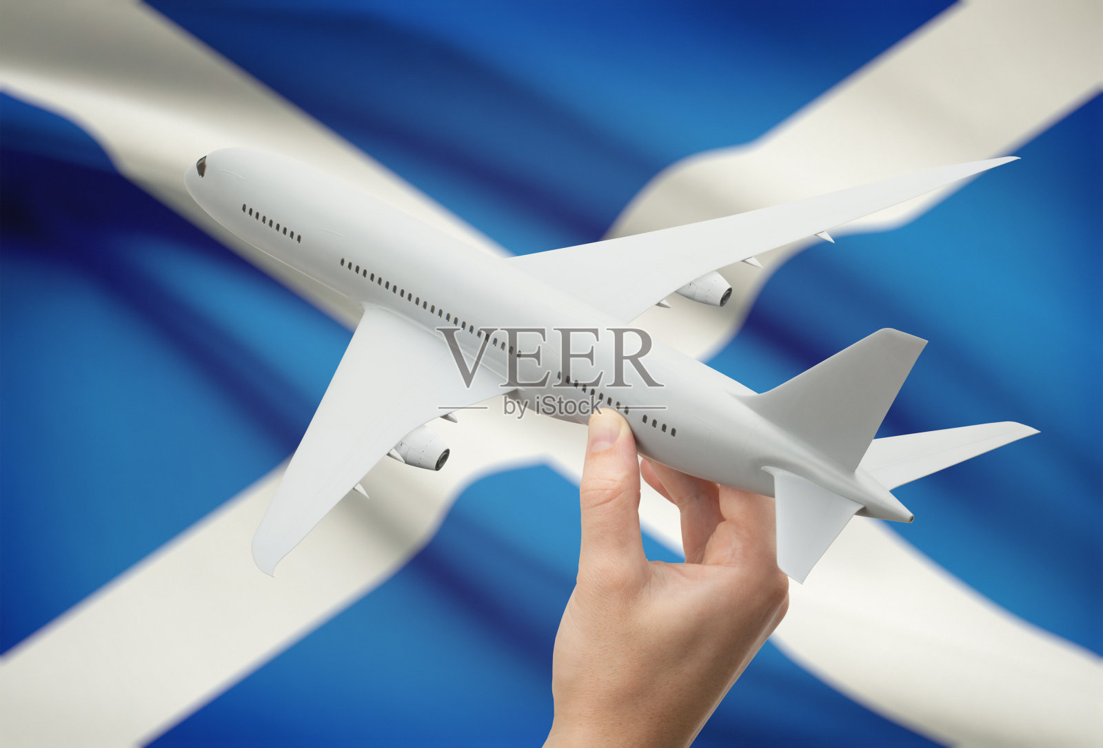 手持旗帜的飞机-苏格兰照片摄影图片