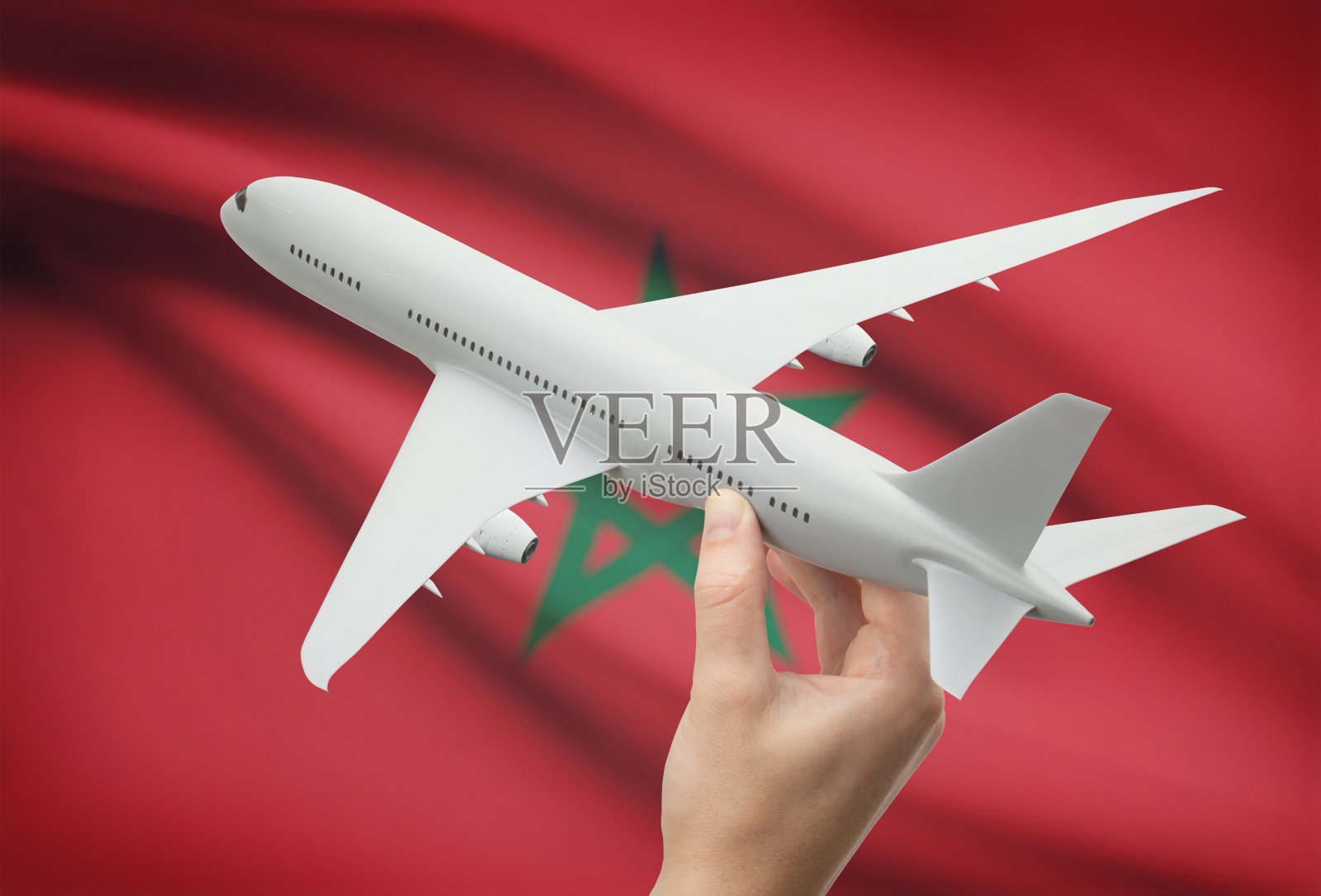 手持旗帜的飞机-摩洛哥照片摄影图片