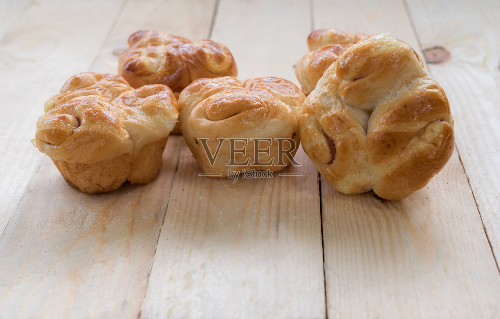 户外自制的新鲜面包照片摄影图片