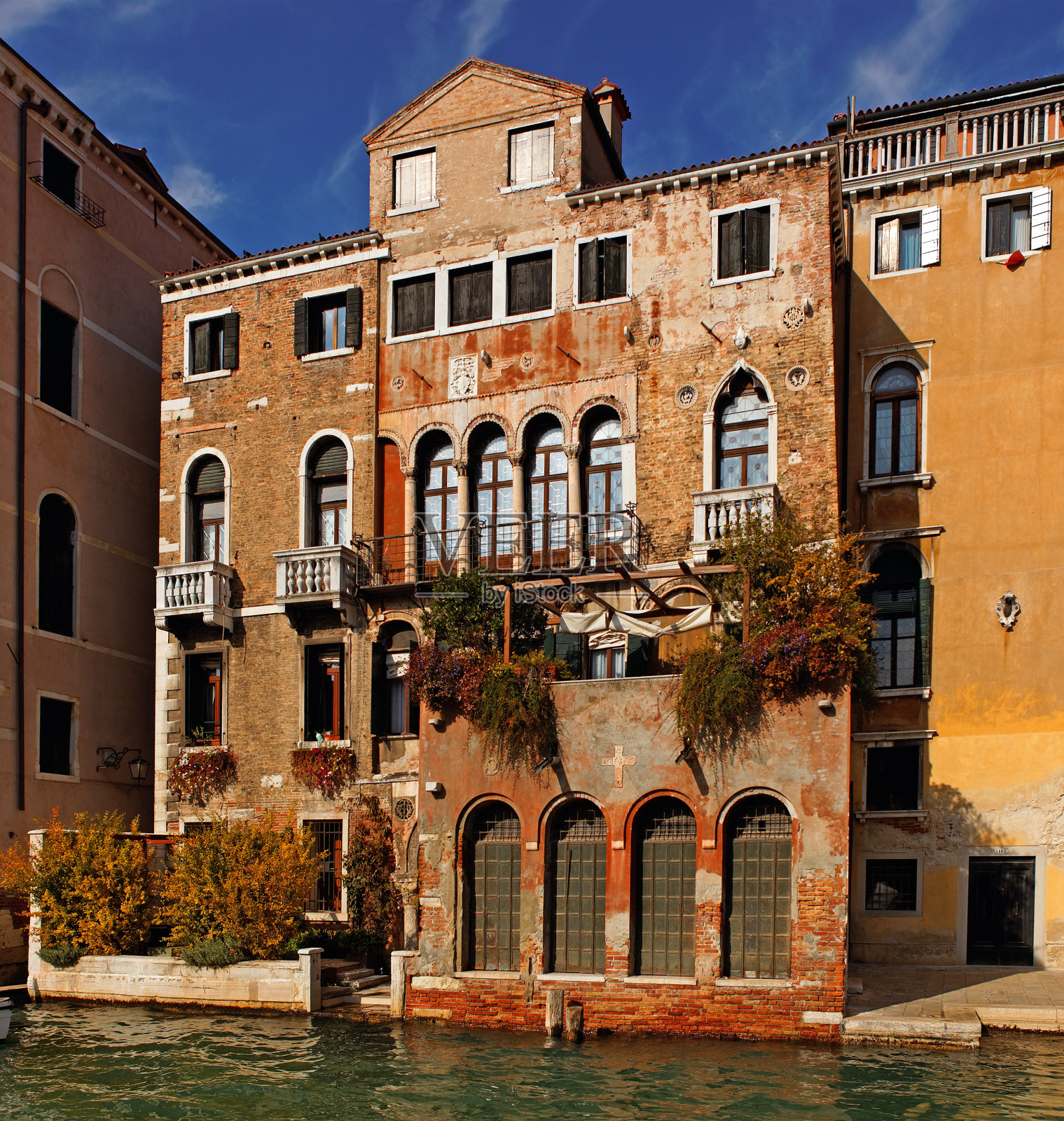 大运河沿岸的历史宫殿照片摄影图片