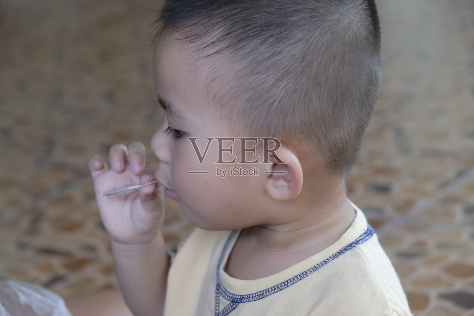 特写的亚洲小男孩照片摄影图片