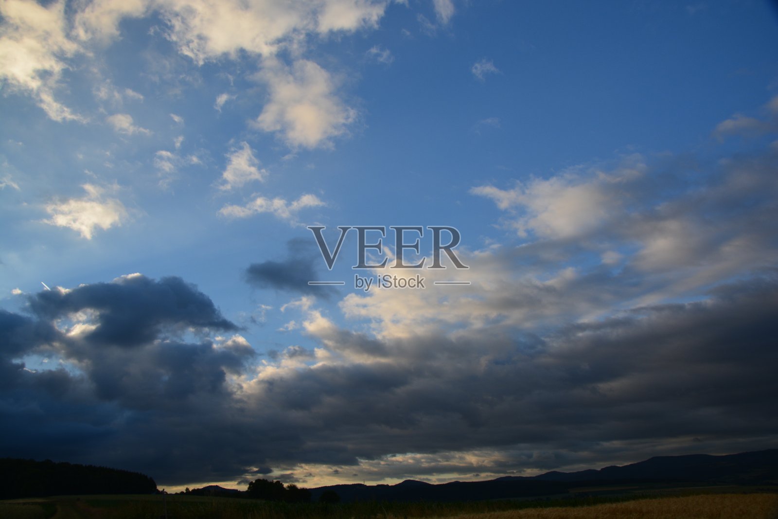 清晨的云照片摄影图片