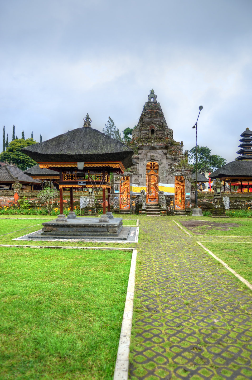 Pura Ulun Danu Bratan, Bratan湖上的印度教寺庙，印度尼西亚巴厘岛照片摄影图片