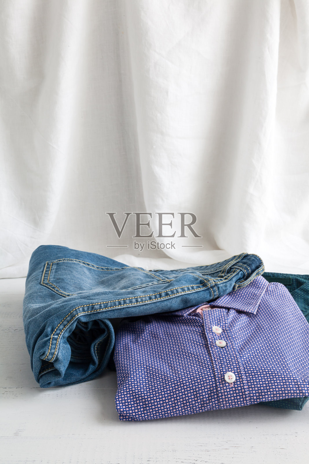 一套各种各样的衣服和配件的男人照片摄影图片