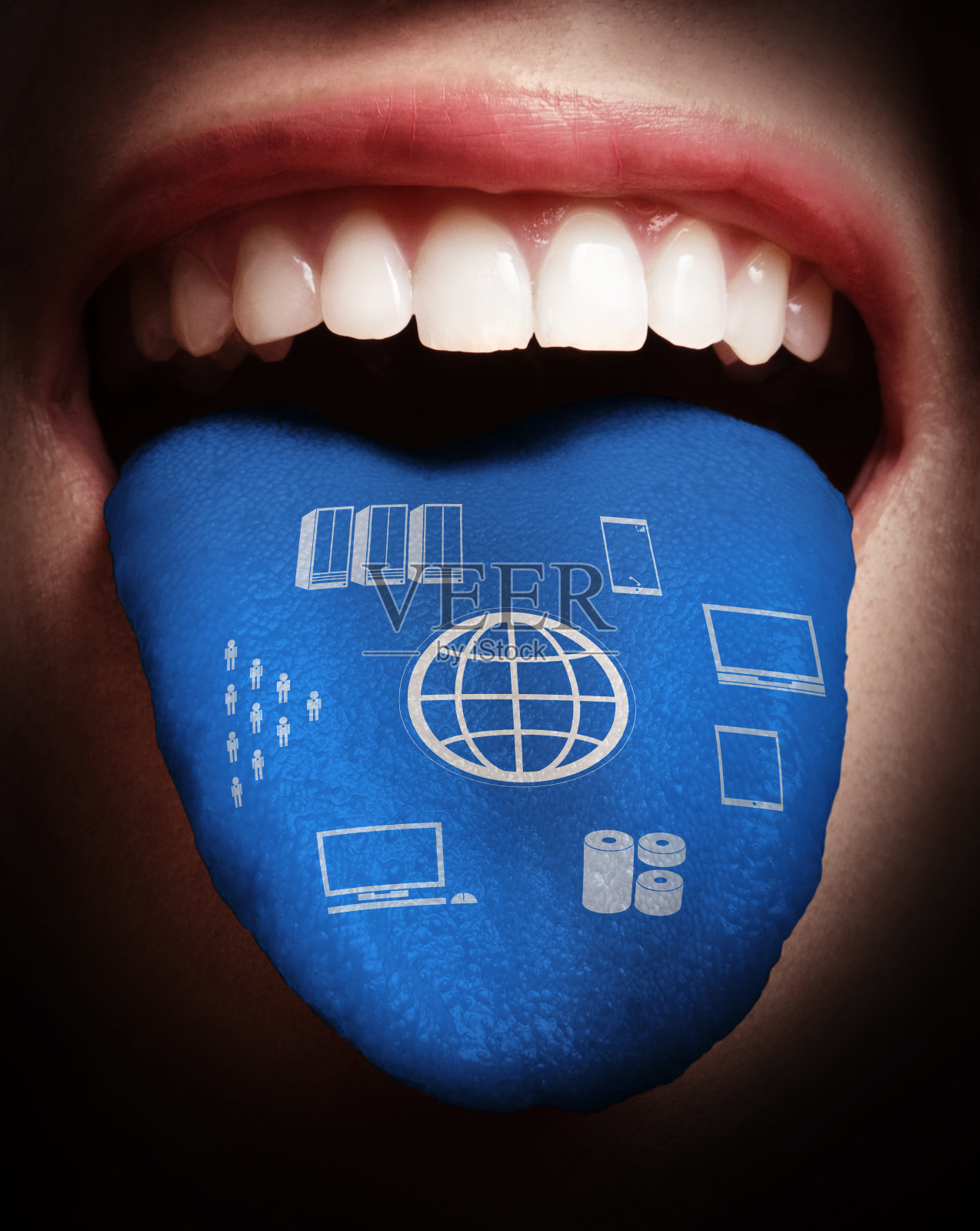 在社交网络中张大嘴巴的女人照片摄影图片