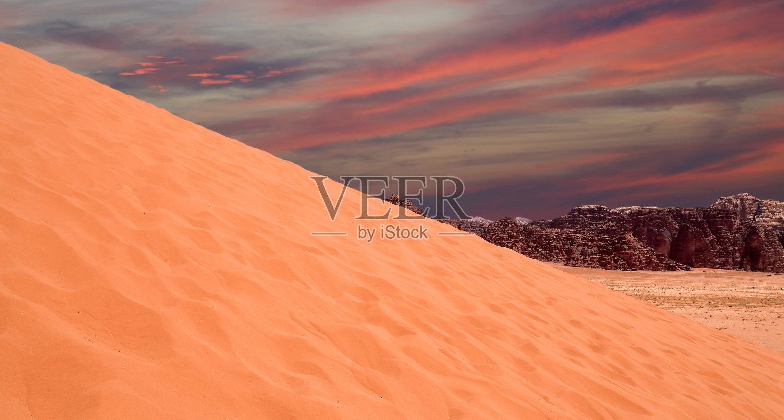 沙漠中的沙丘，约旦，中东照片摄影图片