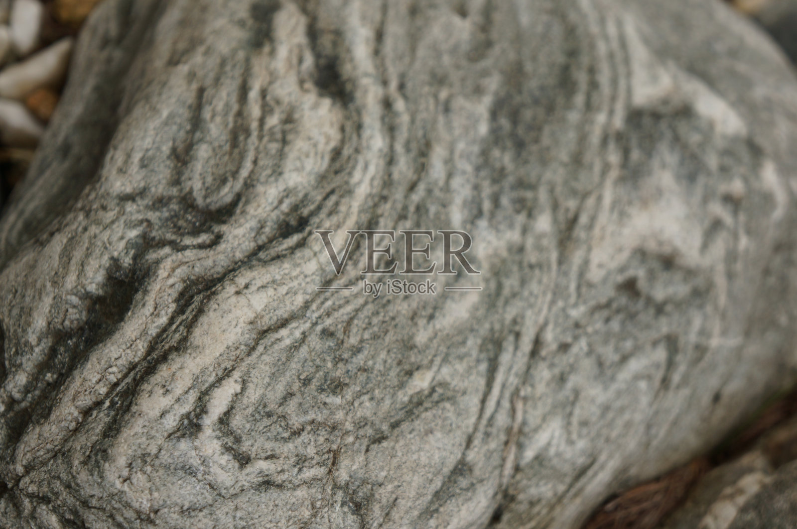 在一块巨大的海石上画出美丽的波浪照片摄影图片