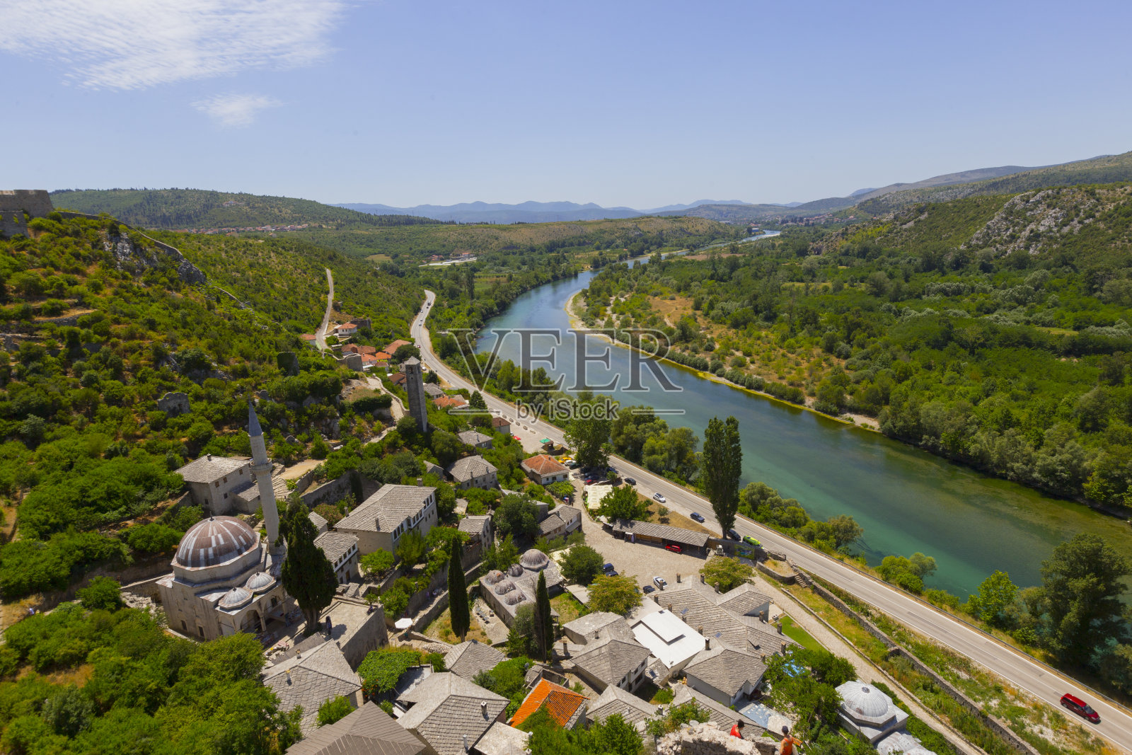 波斯尼亚和黑塞哥维那波奇泰尔镇和乡村景色照片摄影图片