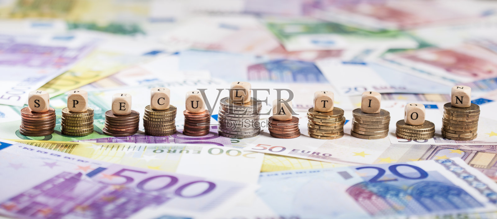 关于硬币堆的推测，现金背景照片摄影图片