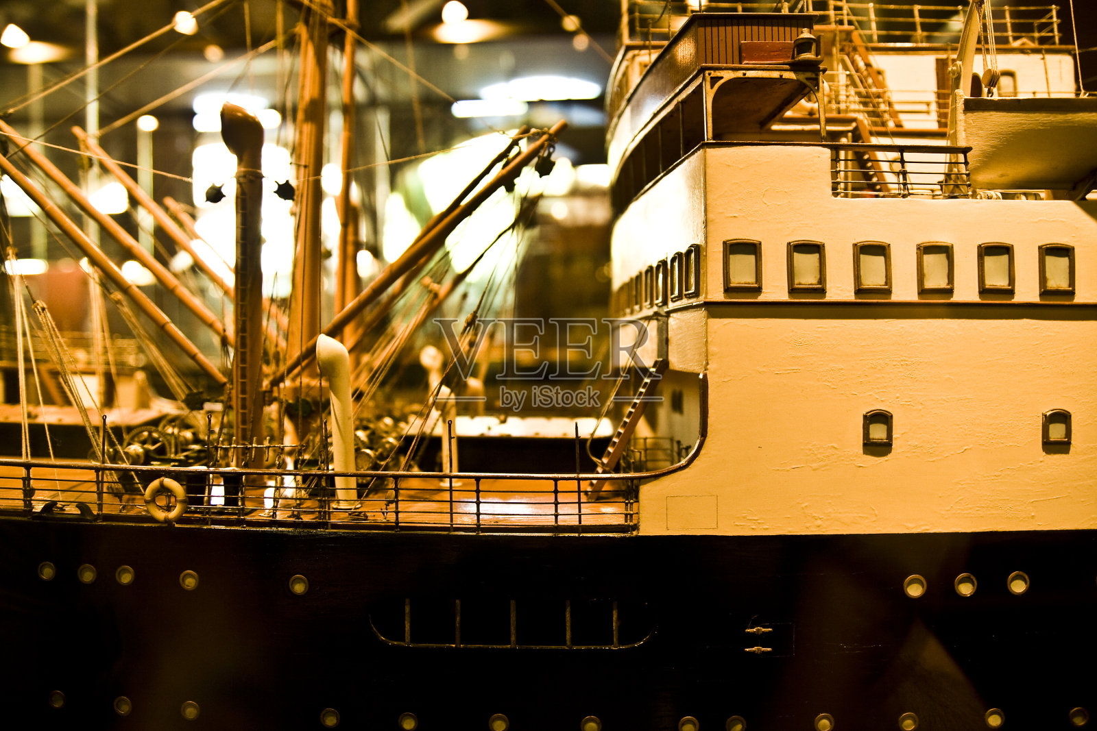 一个模型船的特写照片摄影图片