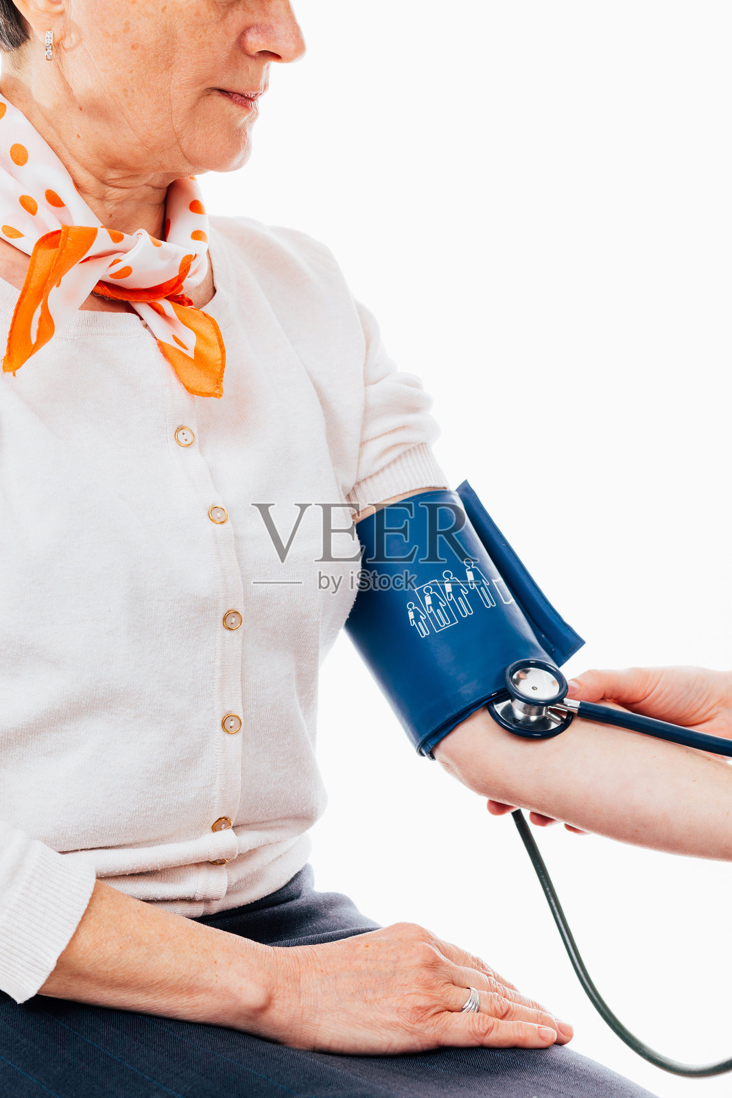 医生手拿听诊器照片摄影图片