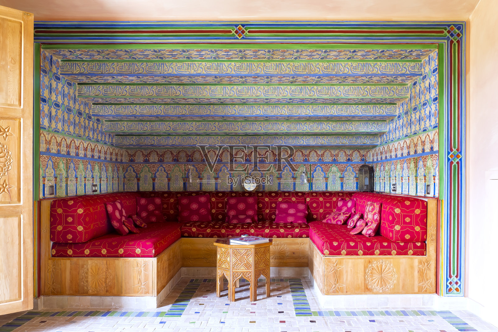 沙龙阿拉伯风格的装饰，照片摄影图片