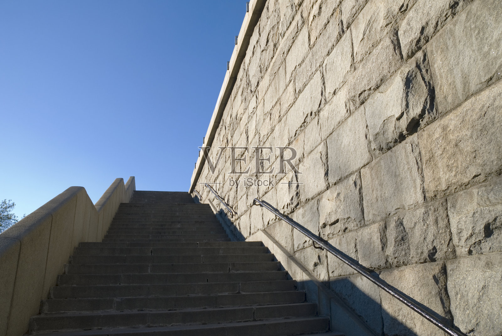 向上延伸的阶梯照片摄影图片