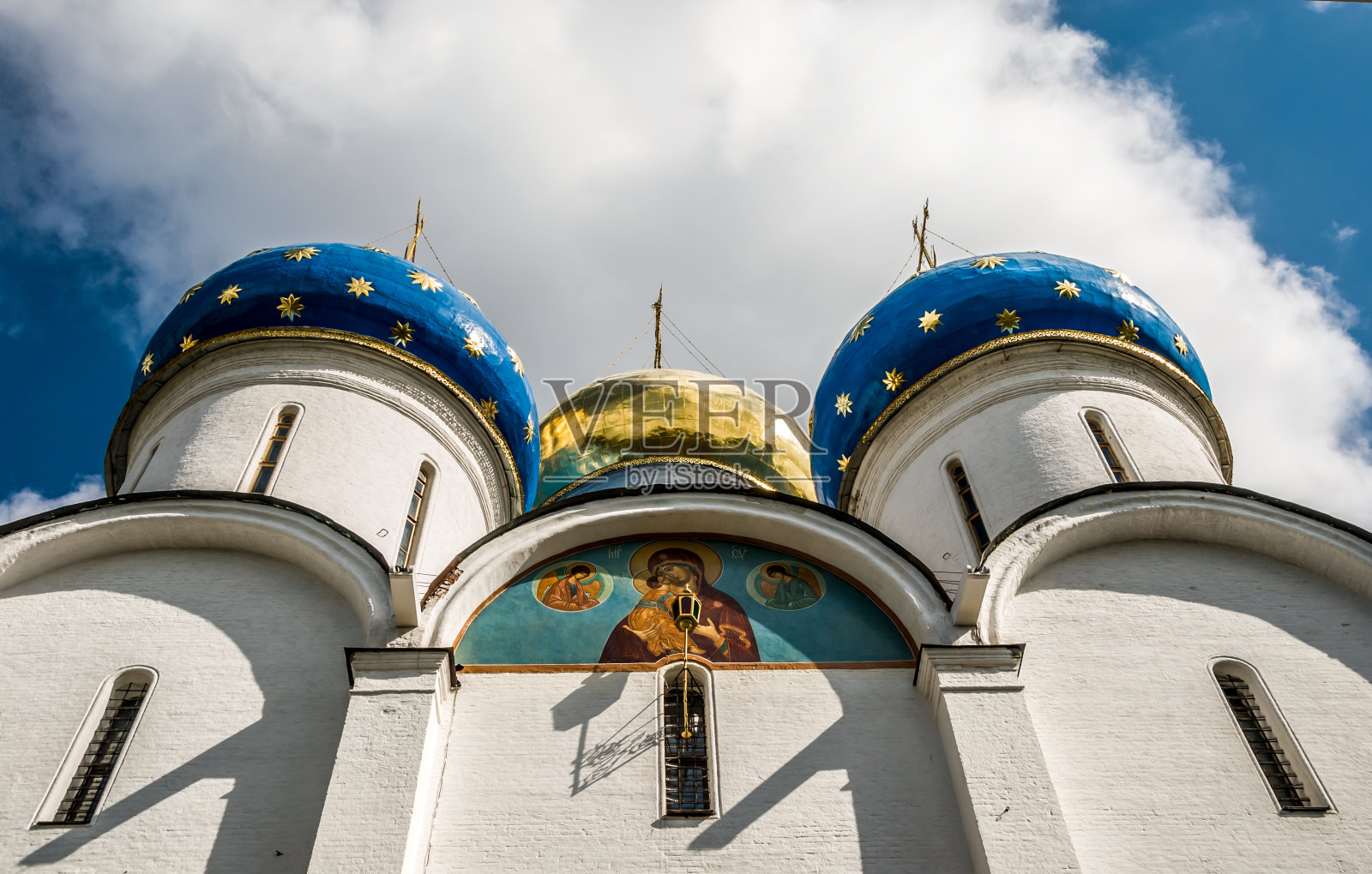 阳光明媚的早晨照片摄影图片