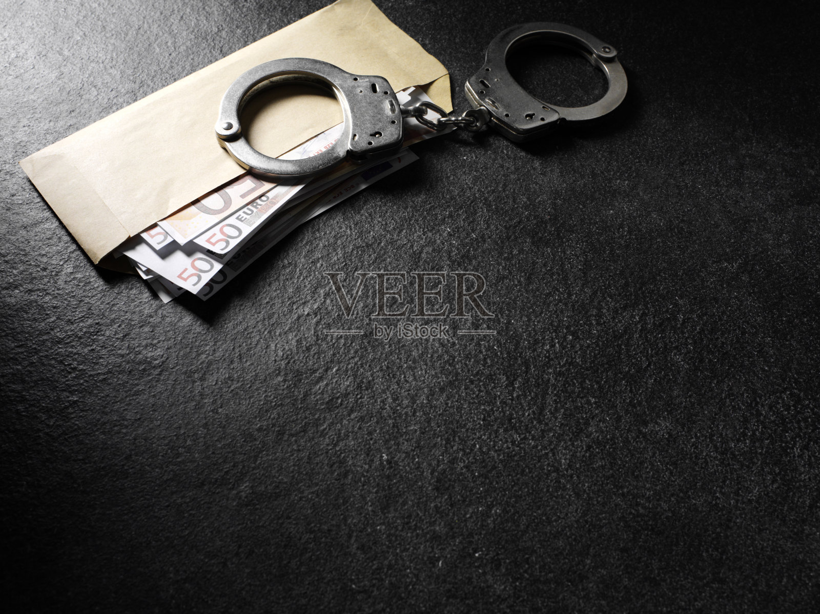 带手铐的欧元贿赂照片摄影图片