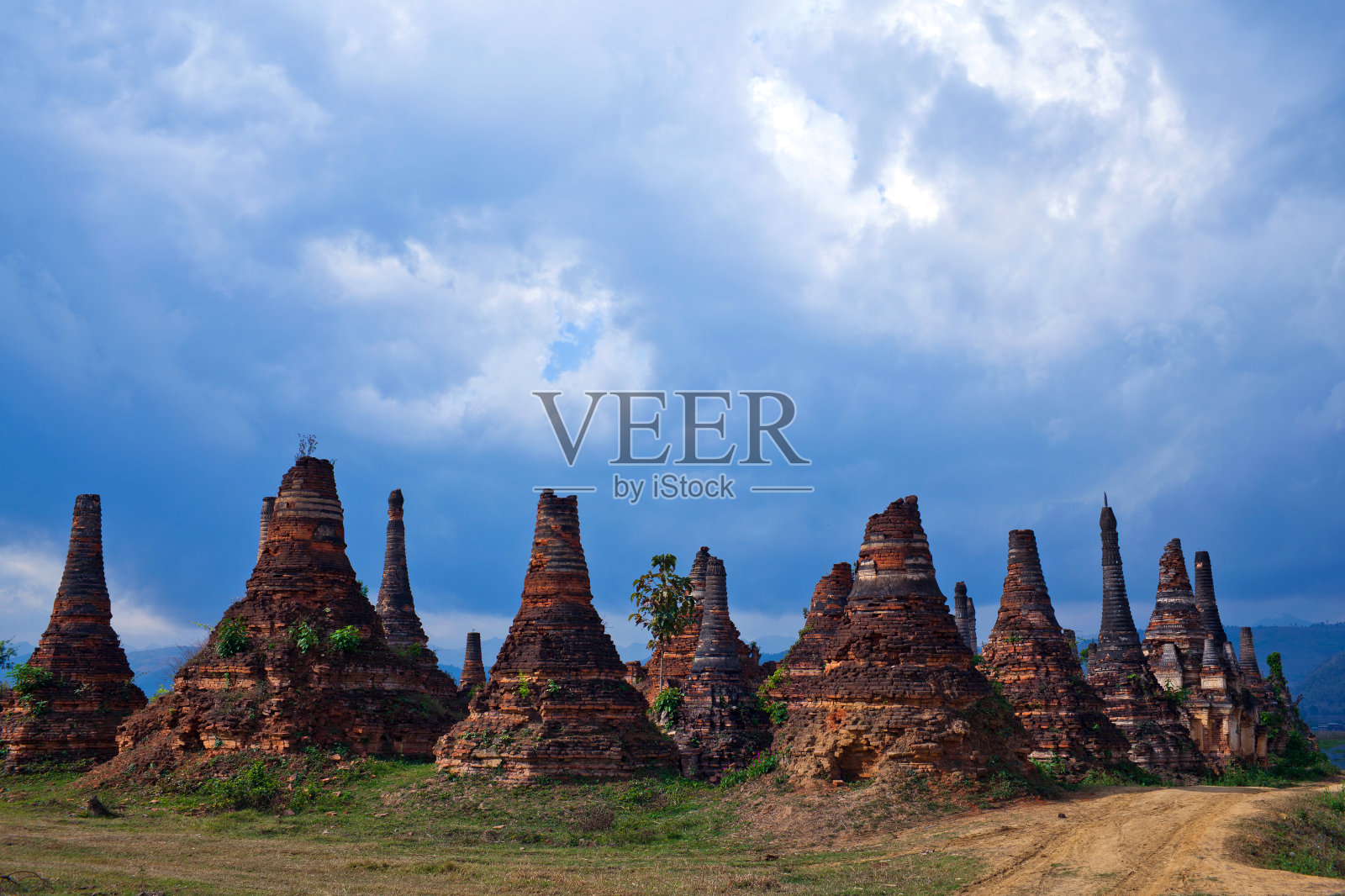 缅甸茵莱湖上的萨姆卡尔塔照片摄影图片