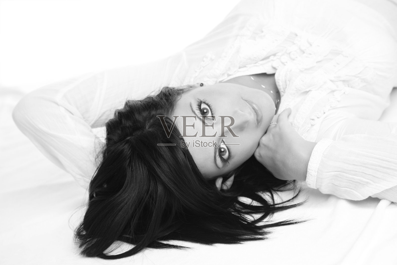 年轻女子摆姿势照片摄影图片