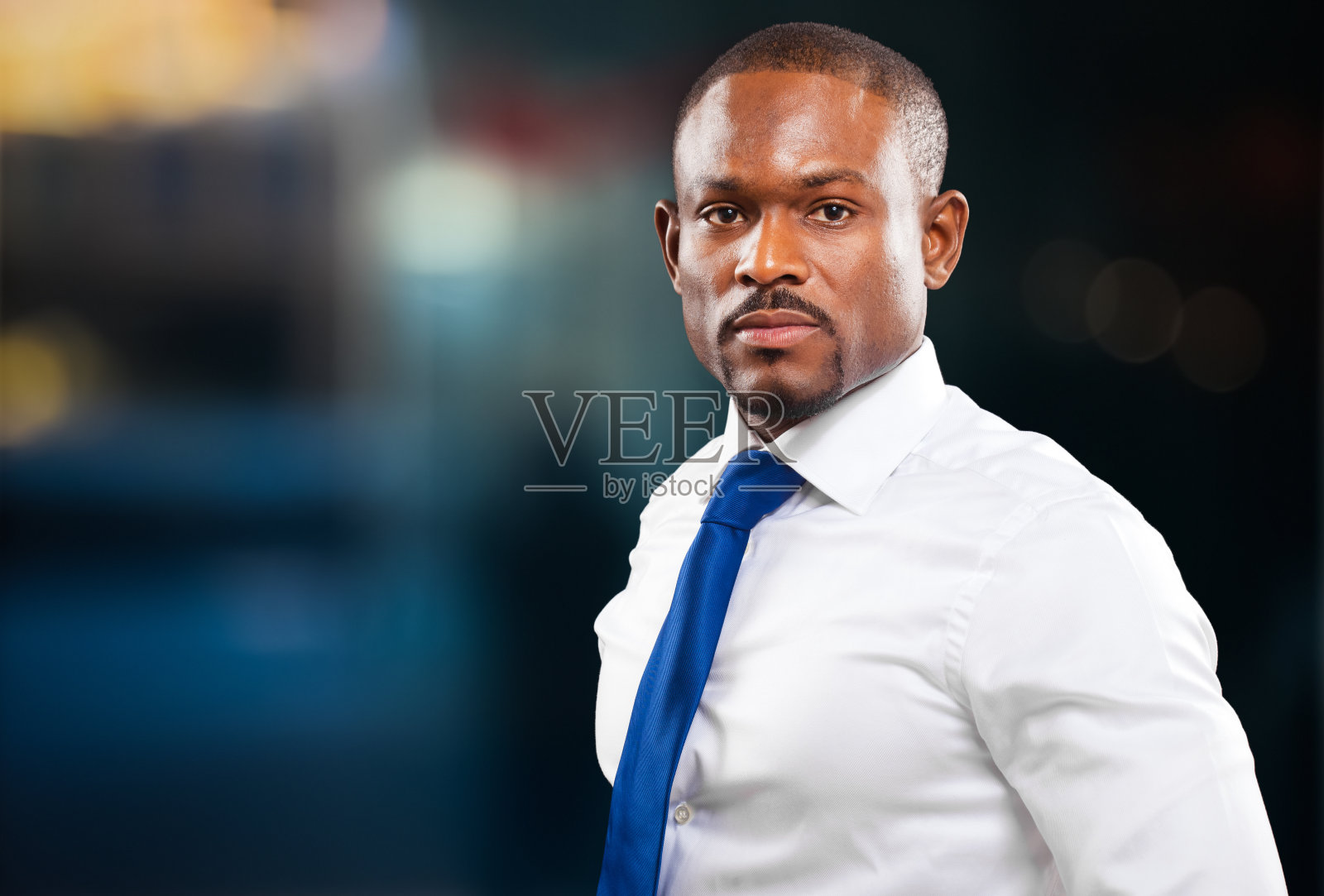 自信的黑人男性经理画像照片摄影图片