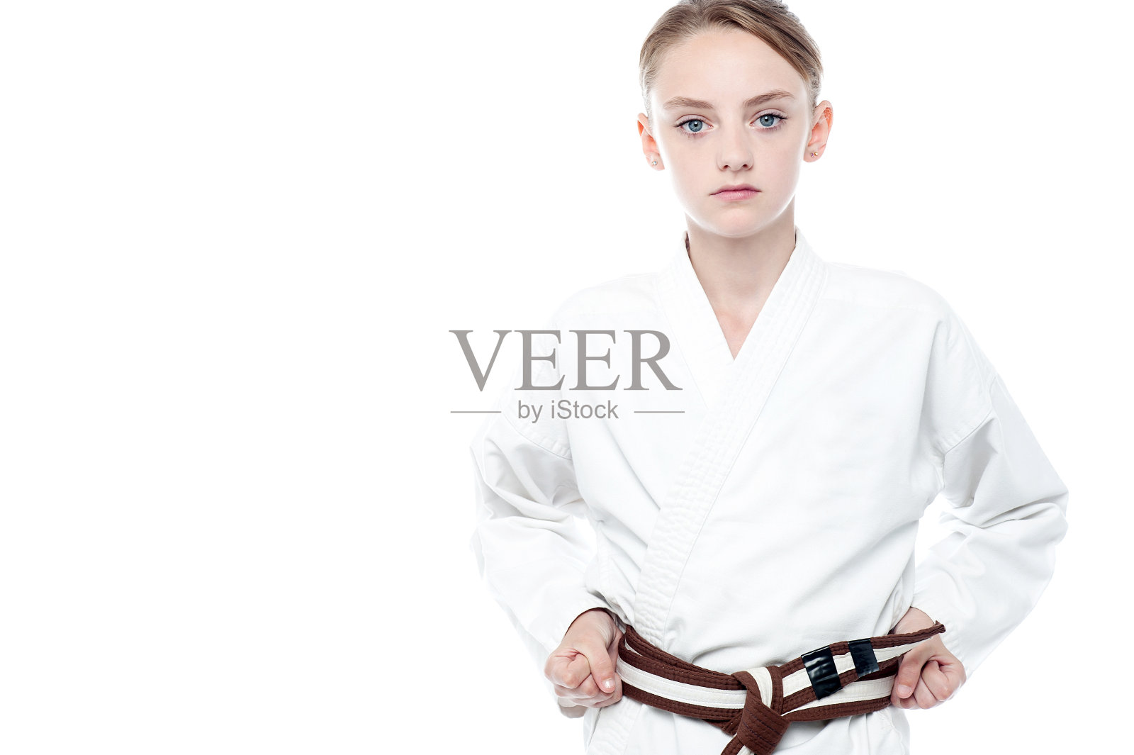 女孩准备练习空手道了照片摄影图片