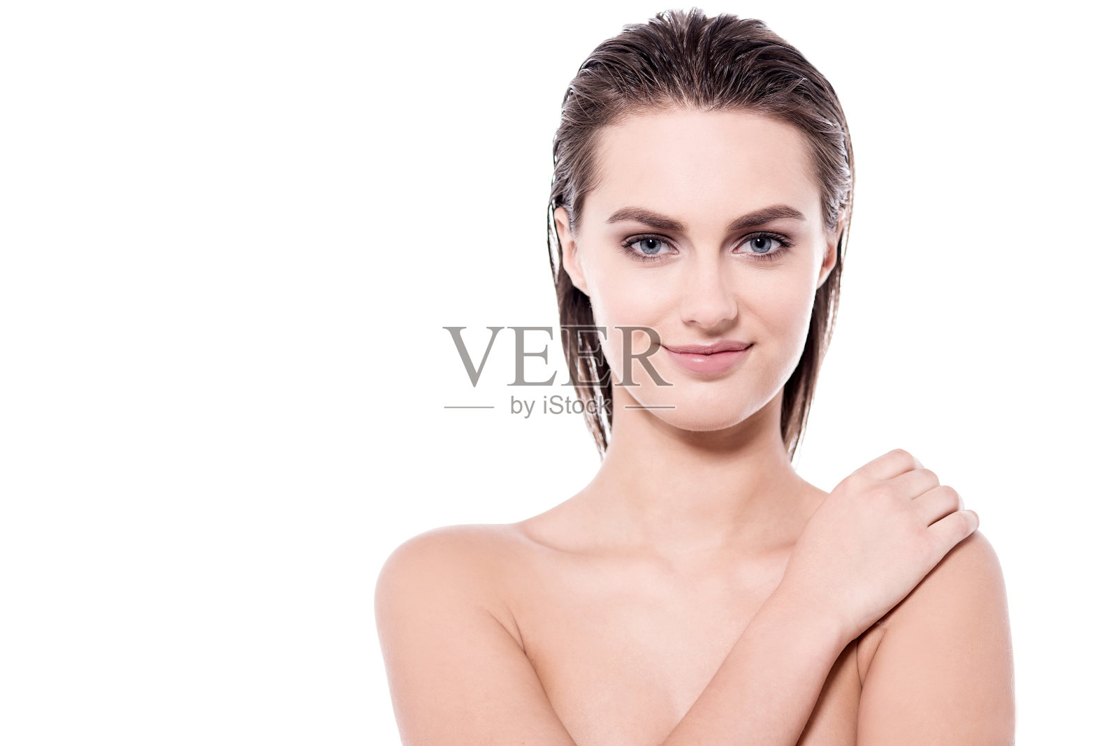 漂亮女人在水疗后摆姿势照片摄影图片