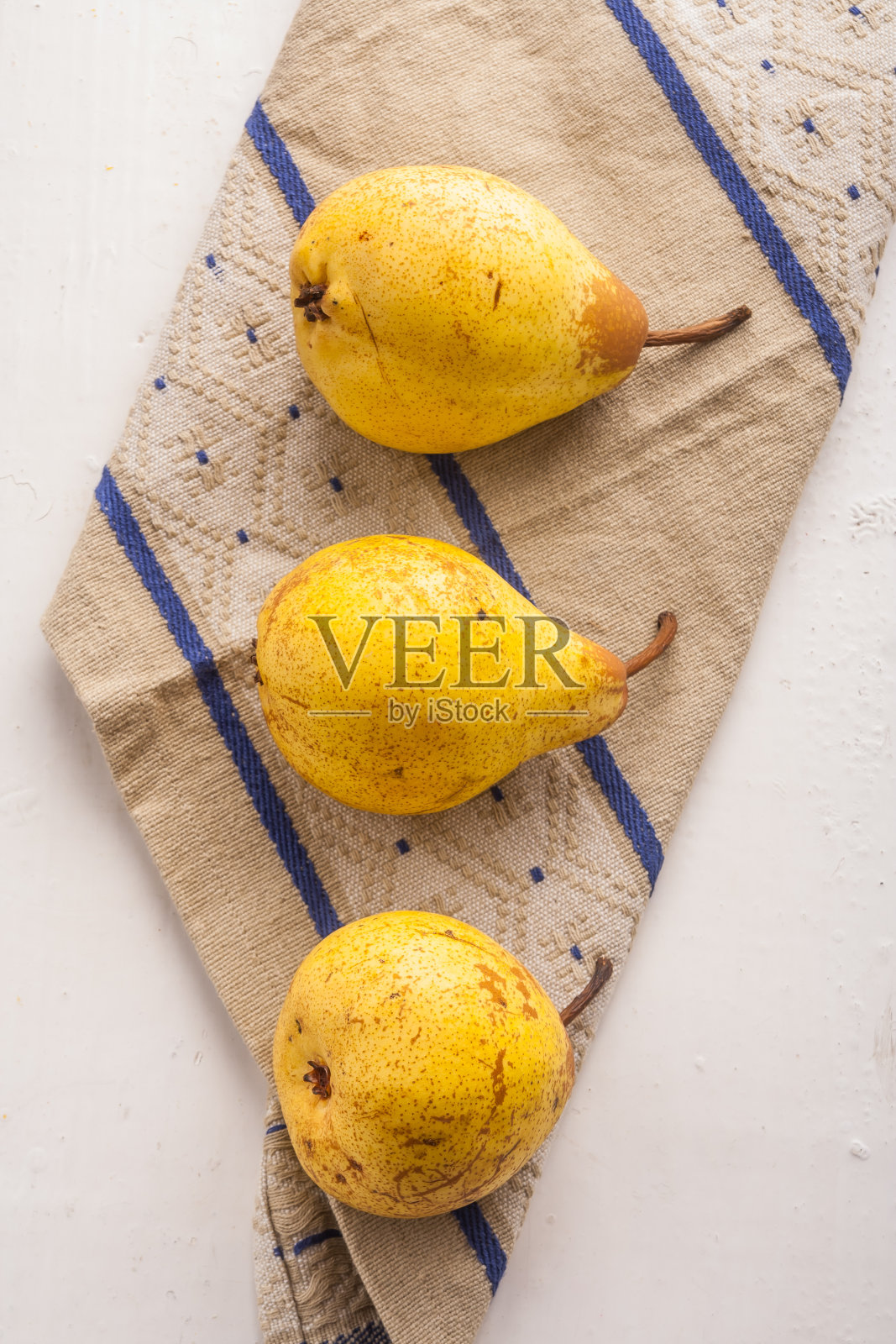 布上的梨照片摄影图片