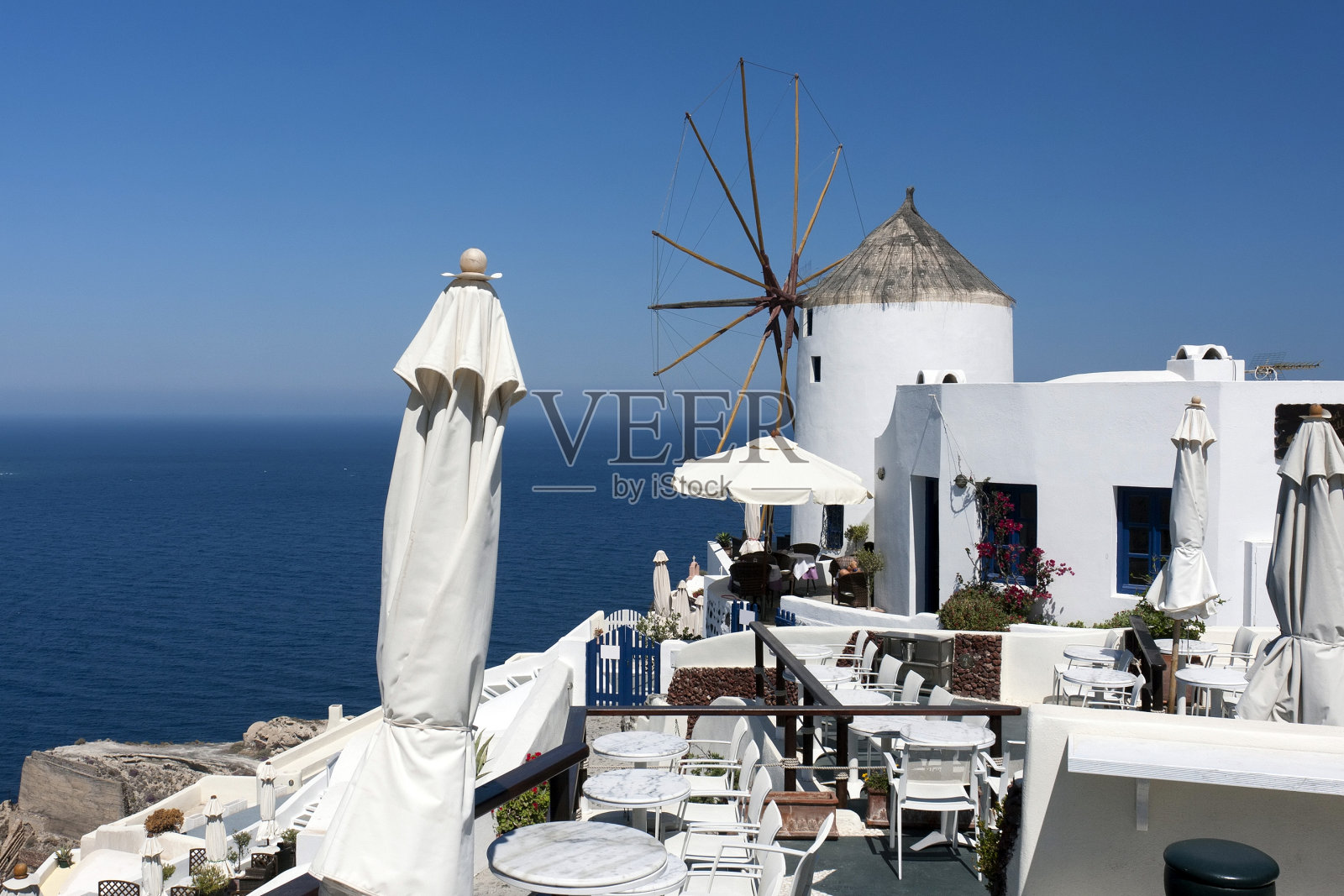 希腊伊亚岛上的传统希腊风车照片摄影图片