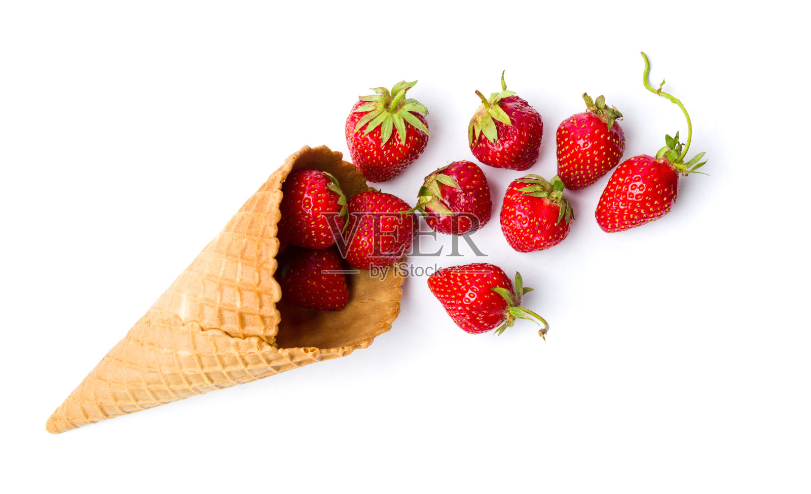 甜筒冰淇淋里的草莓照片摄影图片