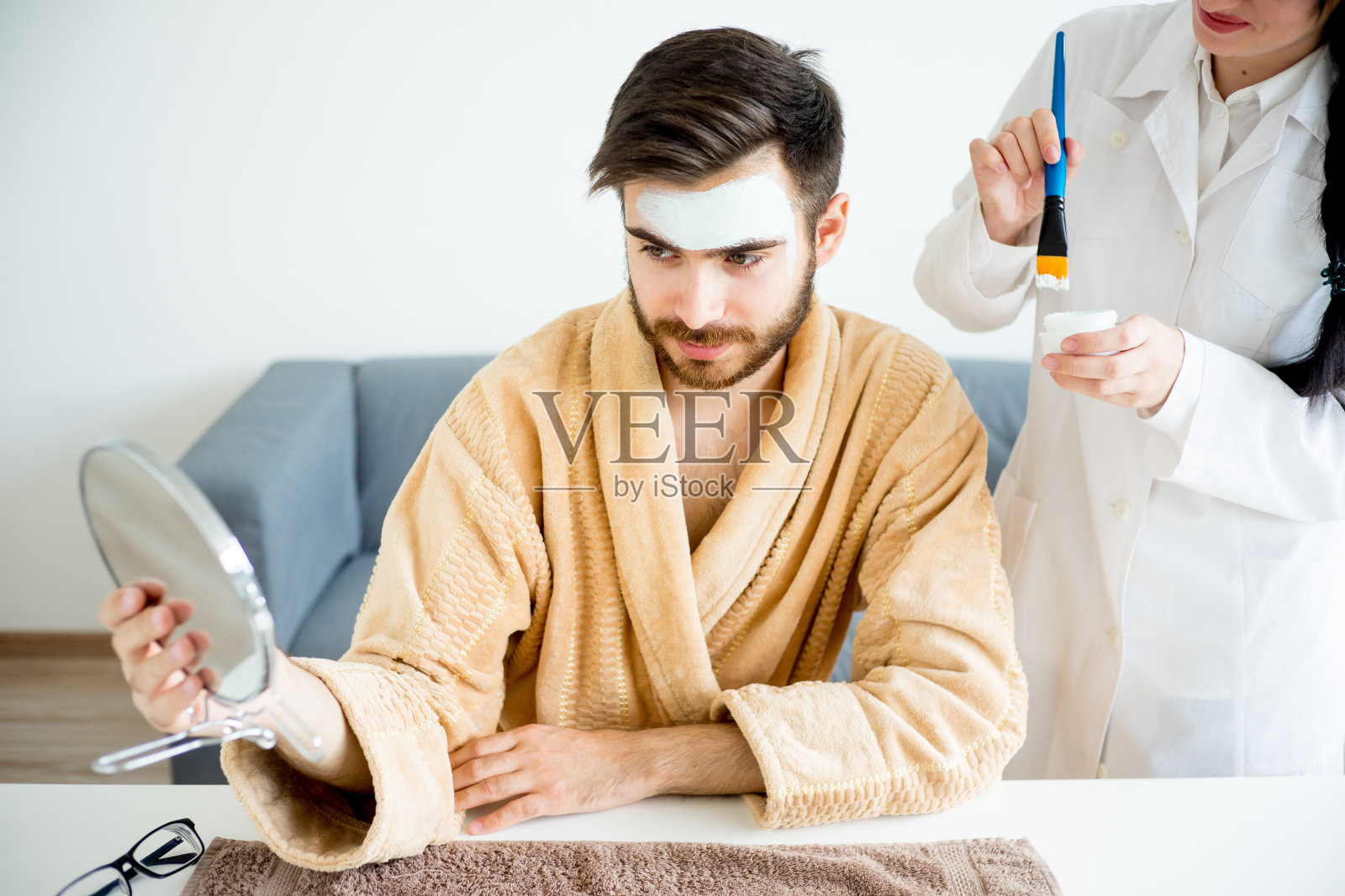 人在温泉照片摄影图片