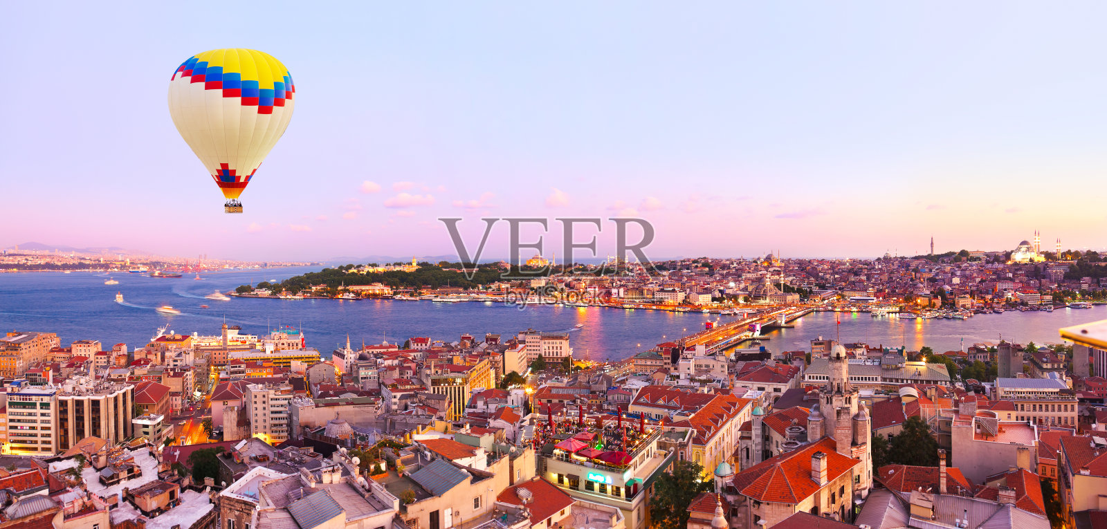 伊斯坦布尔日落上空的热气球照片摄影图片