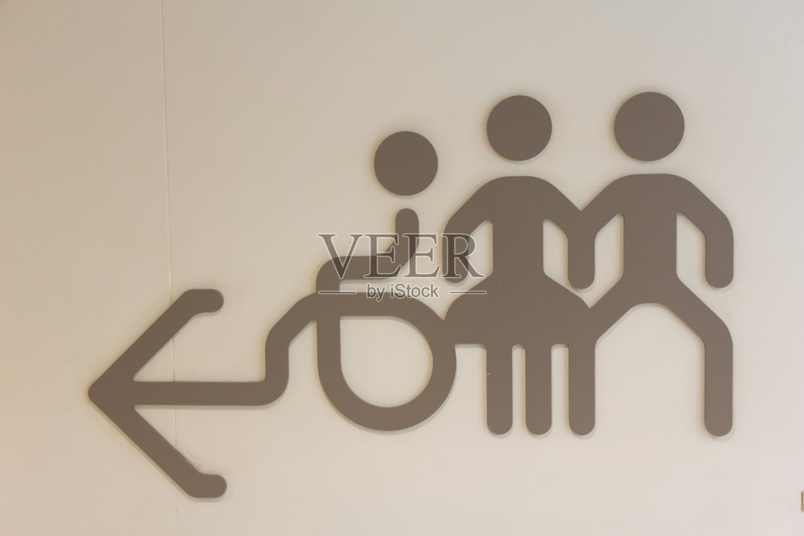 厕所的牌子在墙上照片摄影图片