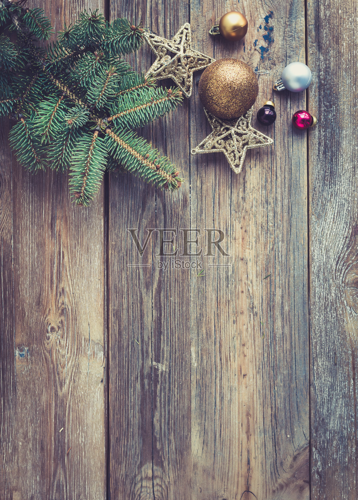 圣诞节或新年的乡村木制背景与玩具装饰照片摄影图片