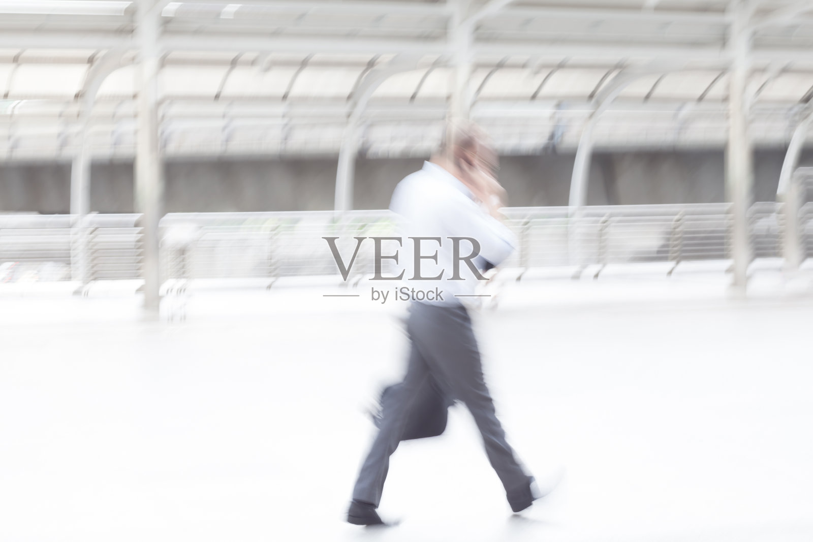 运动模糊的商人照片摄影图片