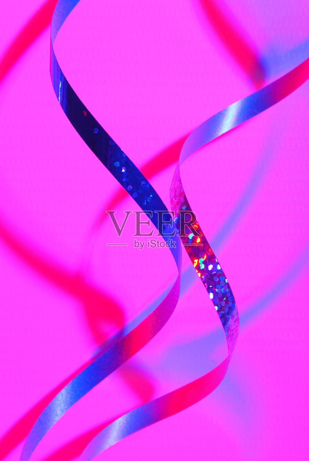 五彩纸屑蛇形丝带照片摄影图片