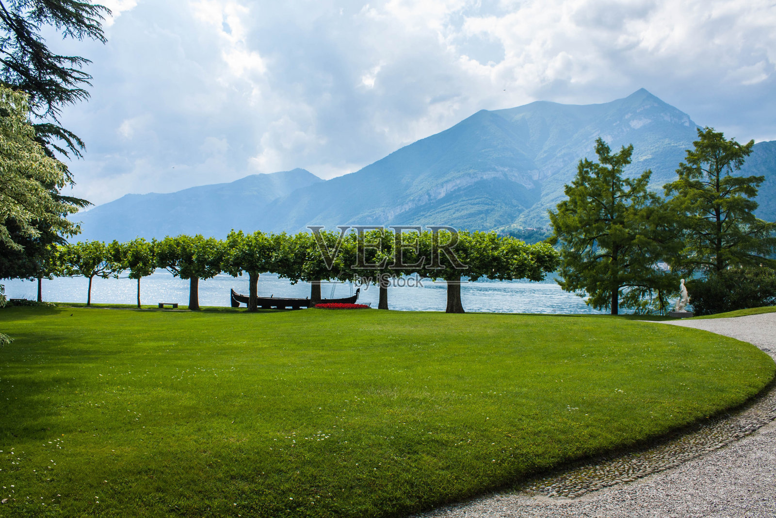 意大利科莫湖畔的贝拉吉奥城。伦巴第地区。意大利著名地标，梅尔兹别墅公园。植物园的植物和树木。照片摄影图片