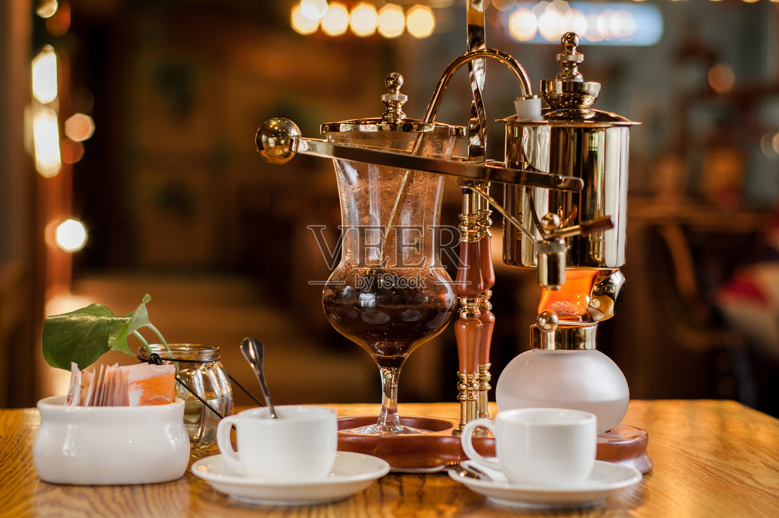 用酒精灯蒸馏咖啡照片摄影图片