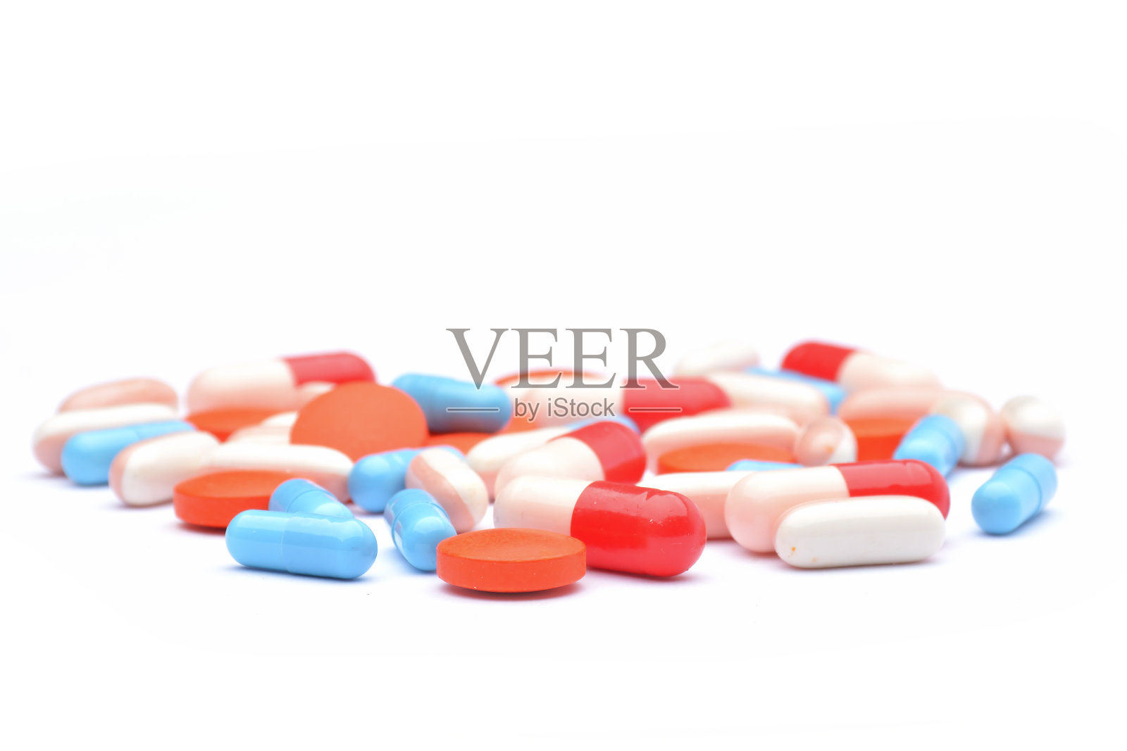 彩色药丸在白色的背景照片摄影图片
