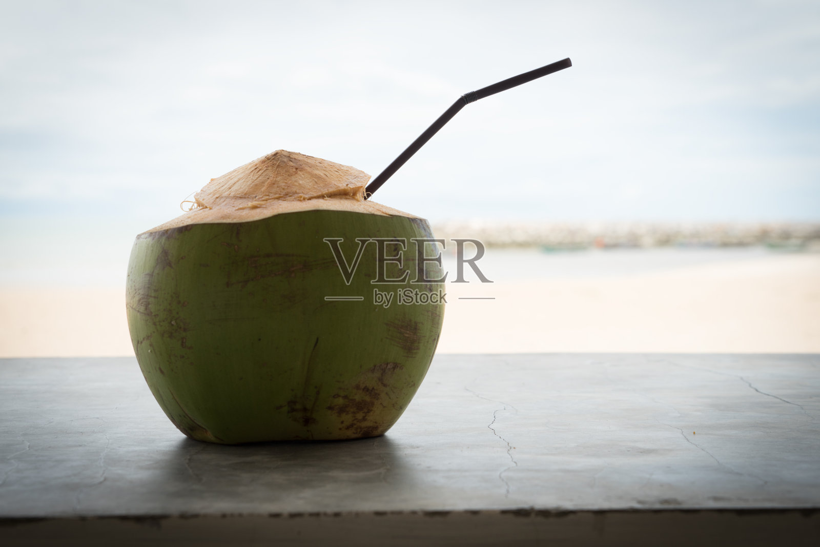 椰子饮料，放松，休息，度假，海滩，沙滩，大海照片摄影图片