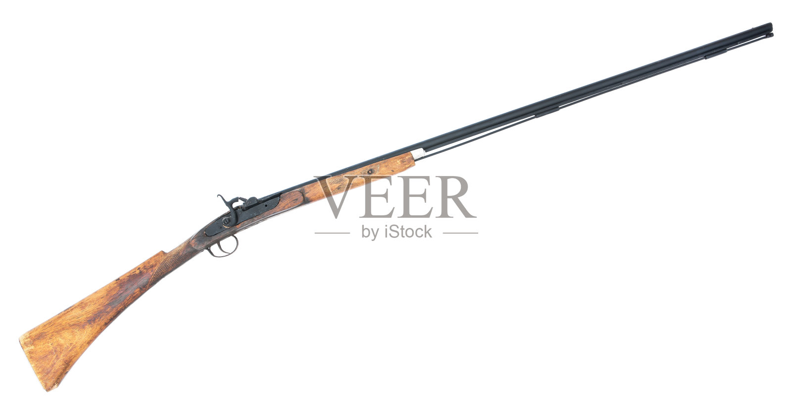 白色背景上孤立的老式步枪。旧长枪隔离照片摄影图片