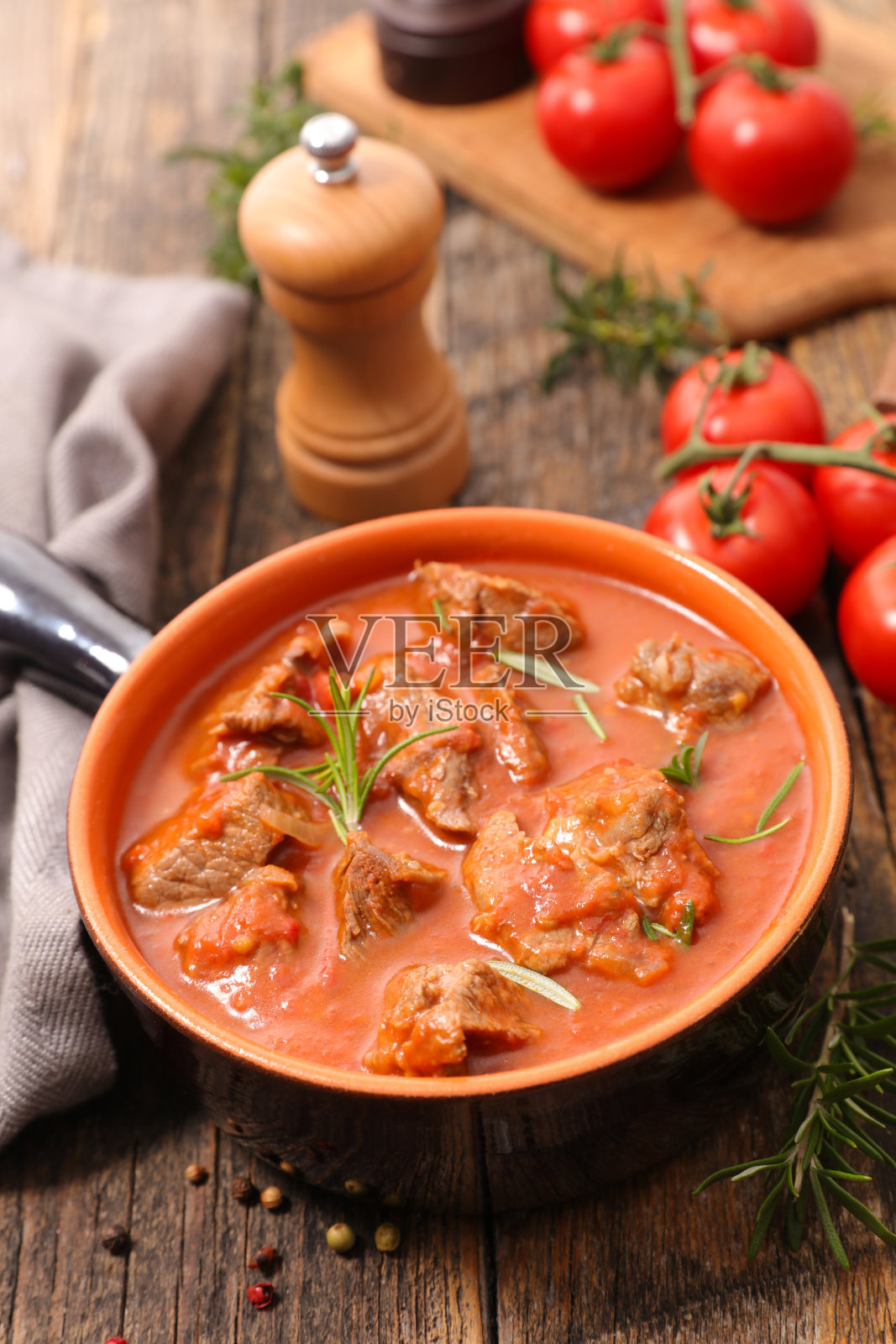 番茄炖牛肉，炖牛肉照片摄影图片