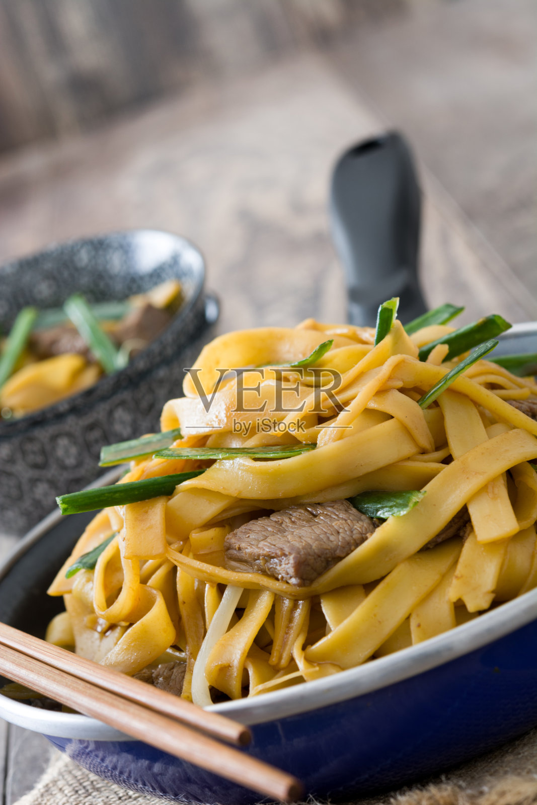 中国菜。牛肉炒面照片摄影图片