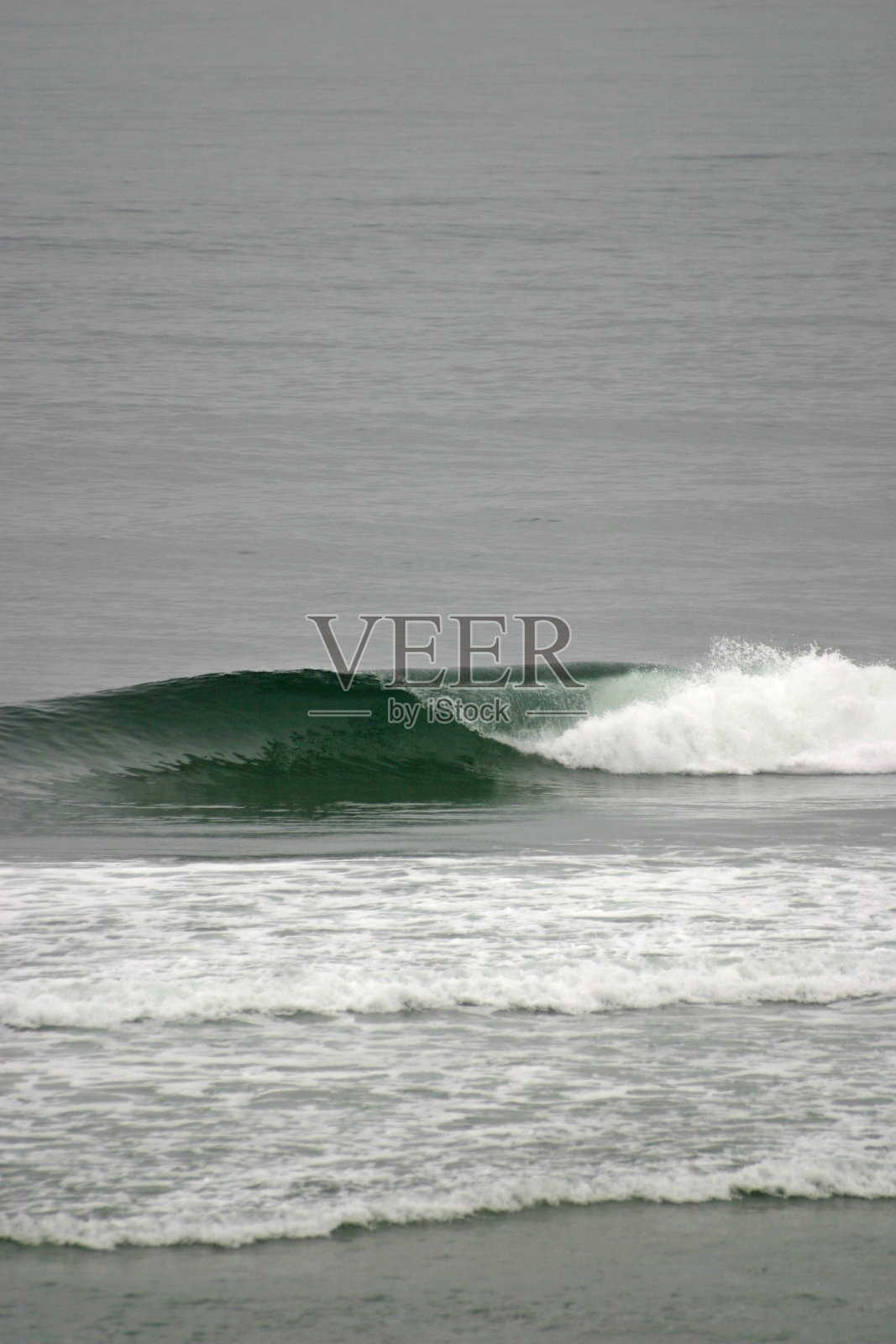 海浪拍打着伊比利亚半岛的海岸照片摄影图片