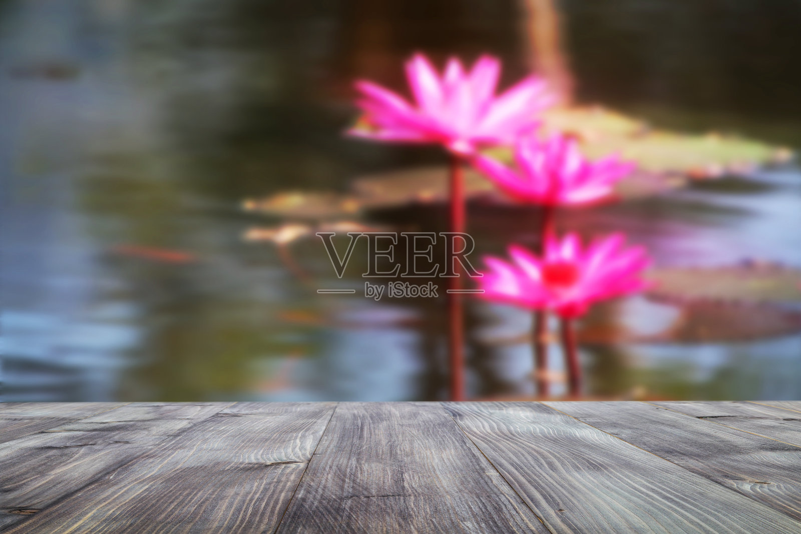 木地板用模糊的自然背景，模糊的效果照片摄影图片