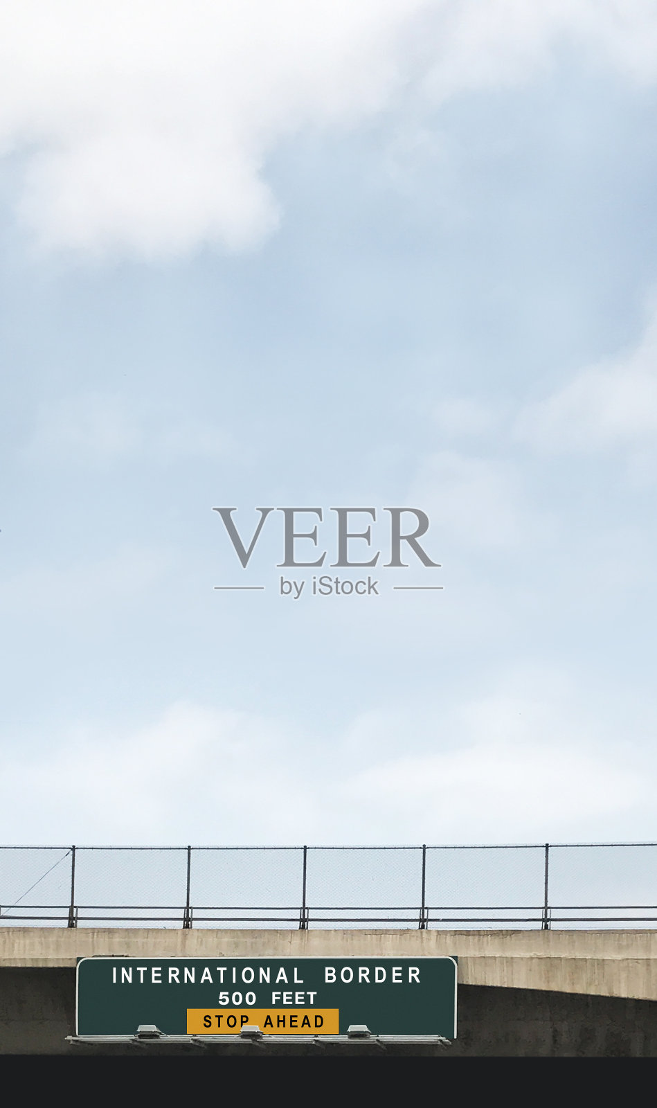 墨西哥边境天桥照片摄影图片