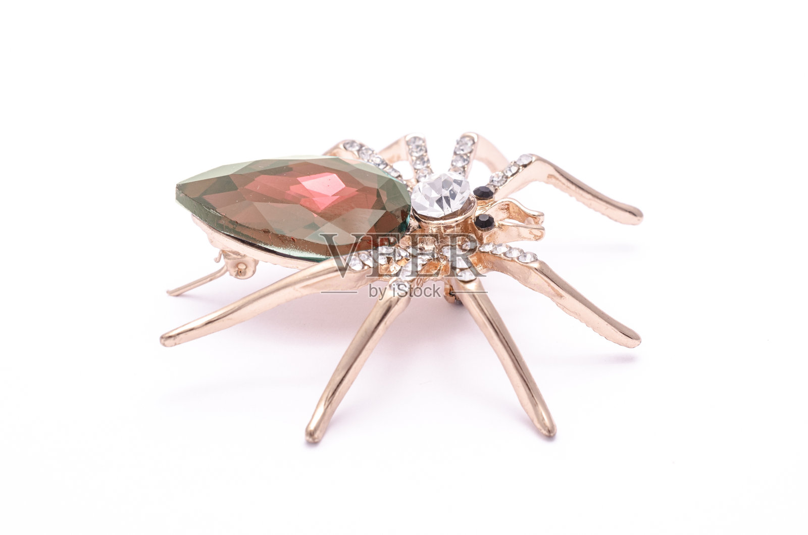 金色蜘蛛与一颗大红石孤立在白色上照片摄影图片