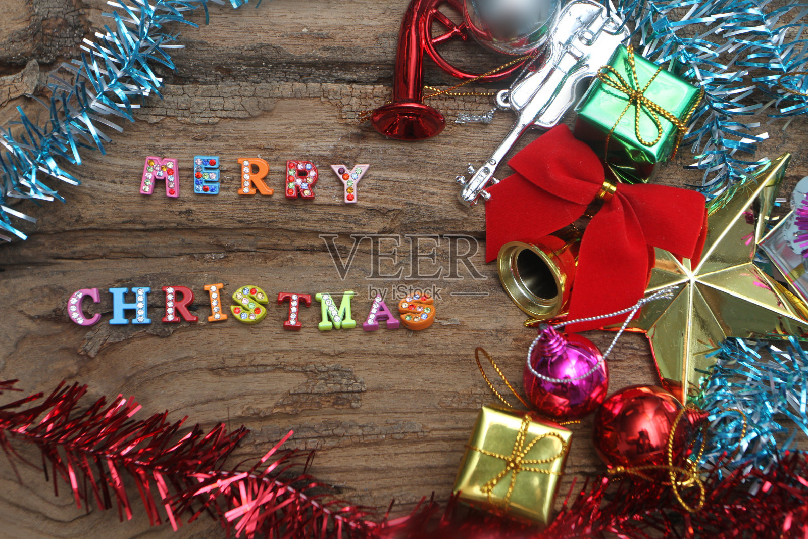 圣诞背景用装饰物和字母照片摄影图片