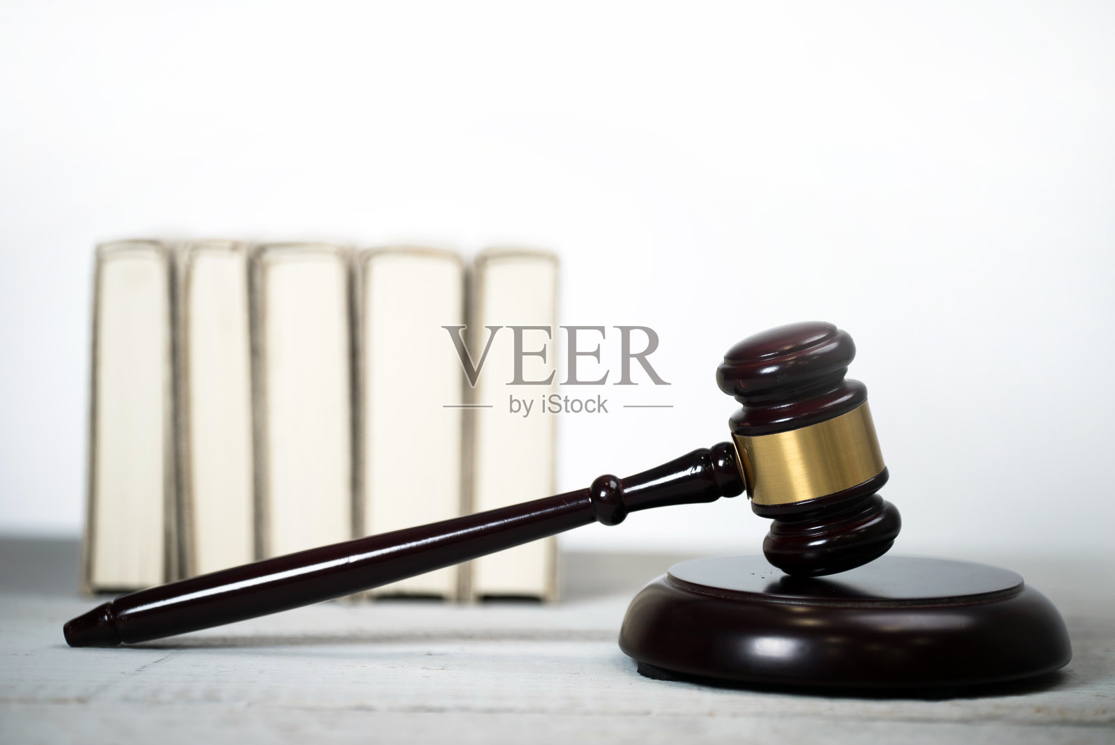 正义主题。律师的木槌，正义概念，法律系统，排版位置，法律概念照片摄影图片