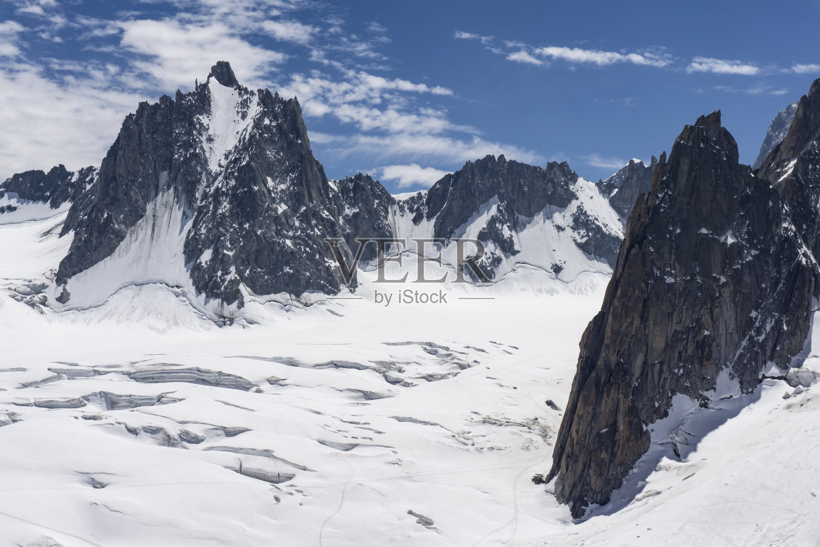 勃朗峰壮丽的景色。法国阿尔卑斯山脉。照片摄影图片