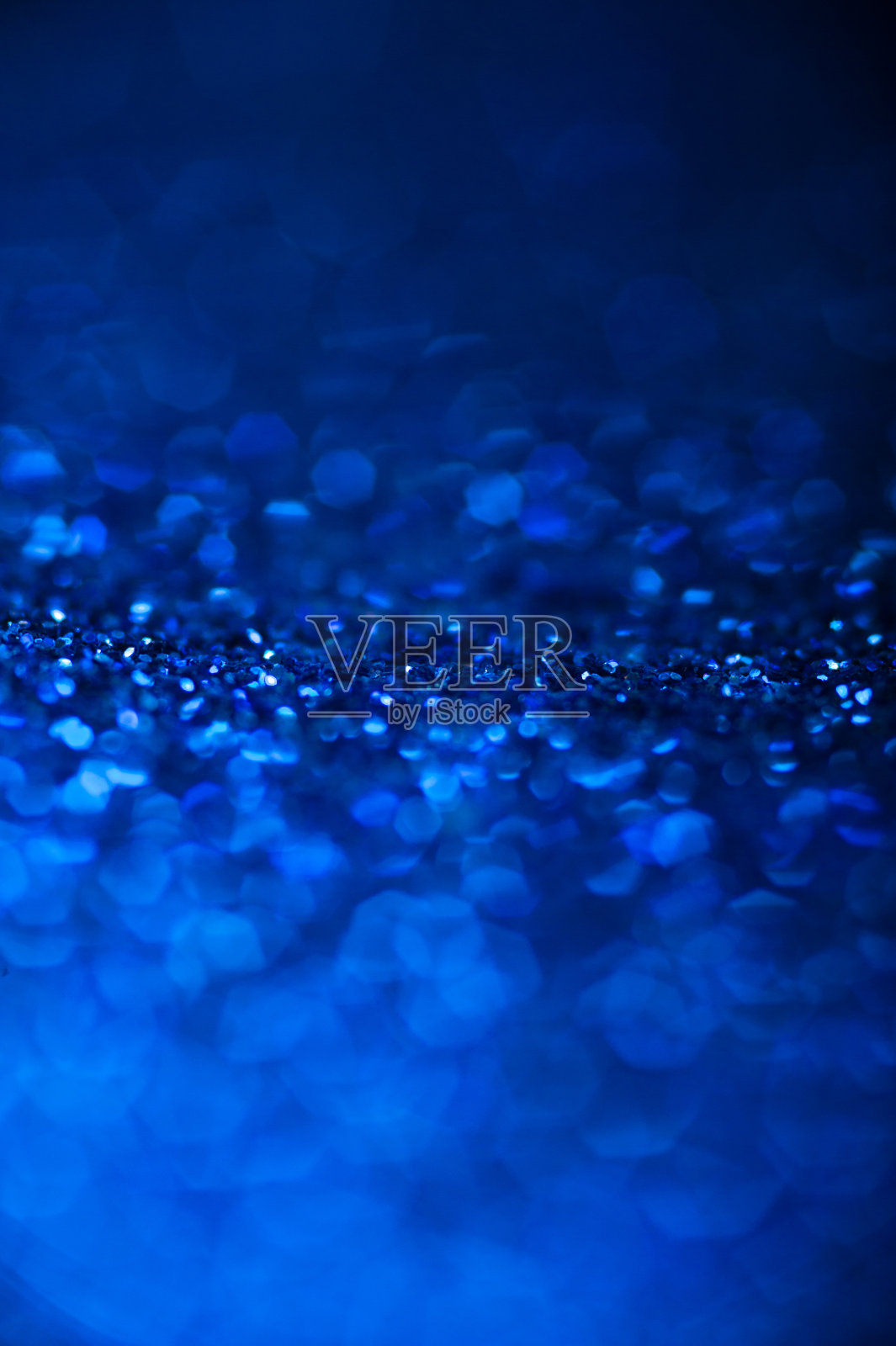 蓝色闪光的背景。抽象的散景灯照片摄影图片